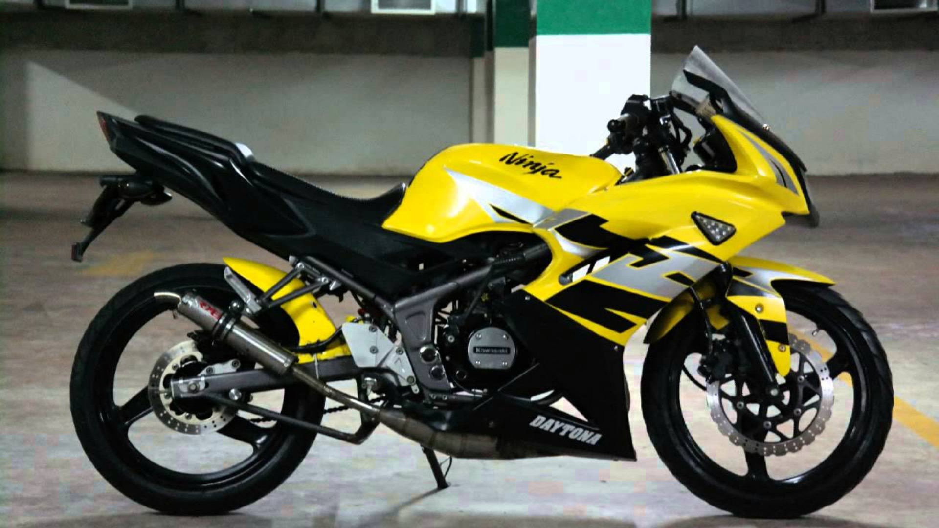 Ninja kawasaki 150 deals rr