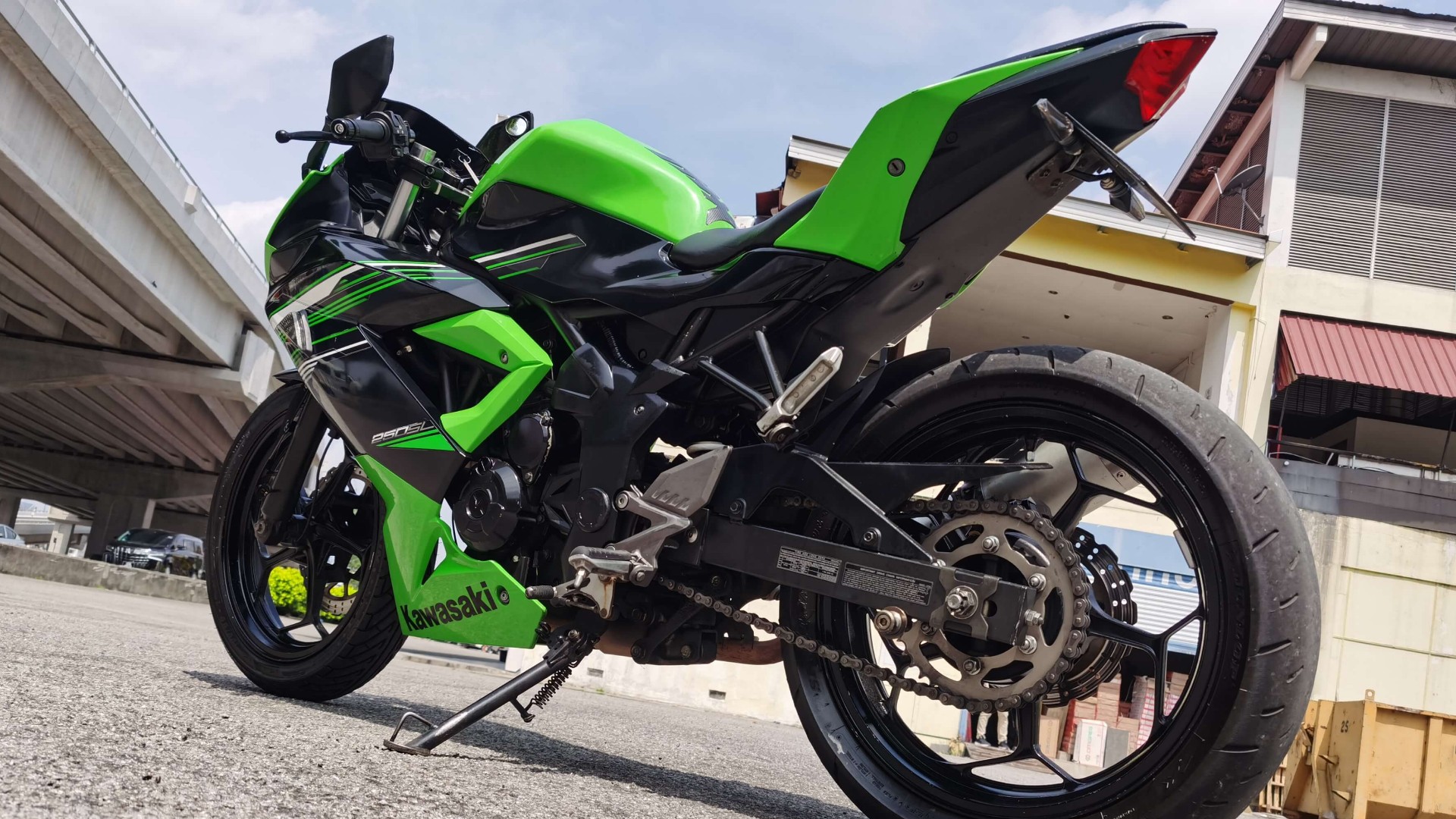 Kurus & Sexy Atas Litar - Review Ringkas Kawasaki Ninja 250 SL