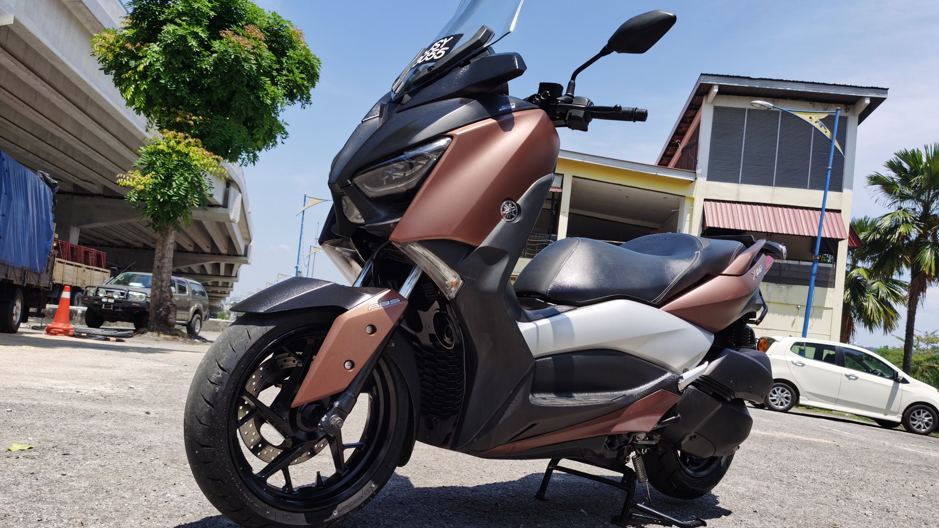 Yamaha XMAX 250 - Maxi Skuter Yang Dipuji atau Dikecam?