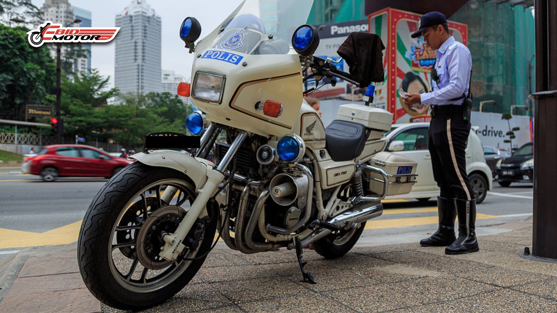 Anda Takkan Boleh Lari Kalau Dikejar Dengan 10 Motosikal Rasmi PDRM Ini!