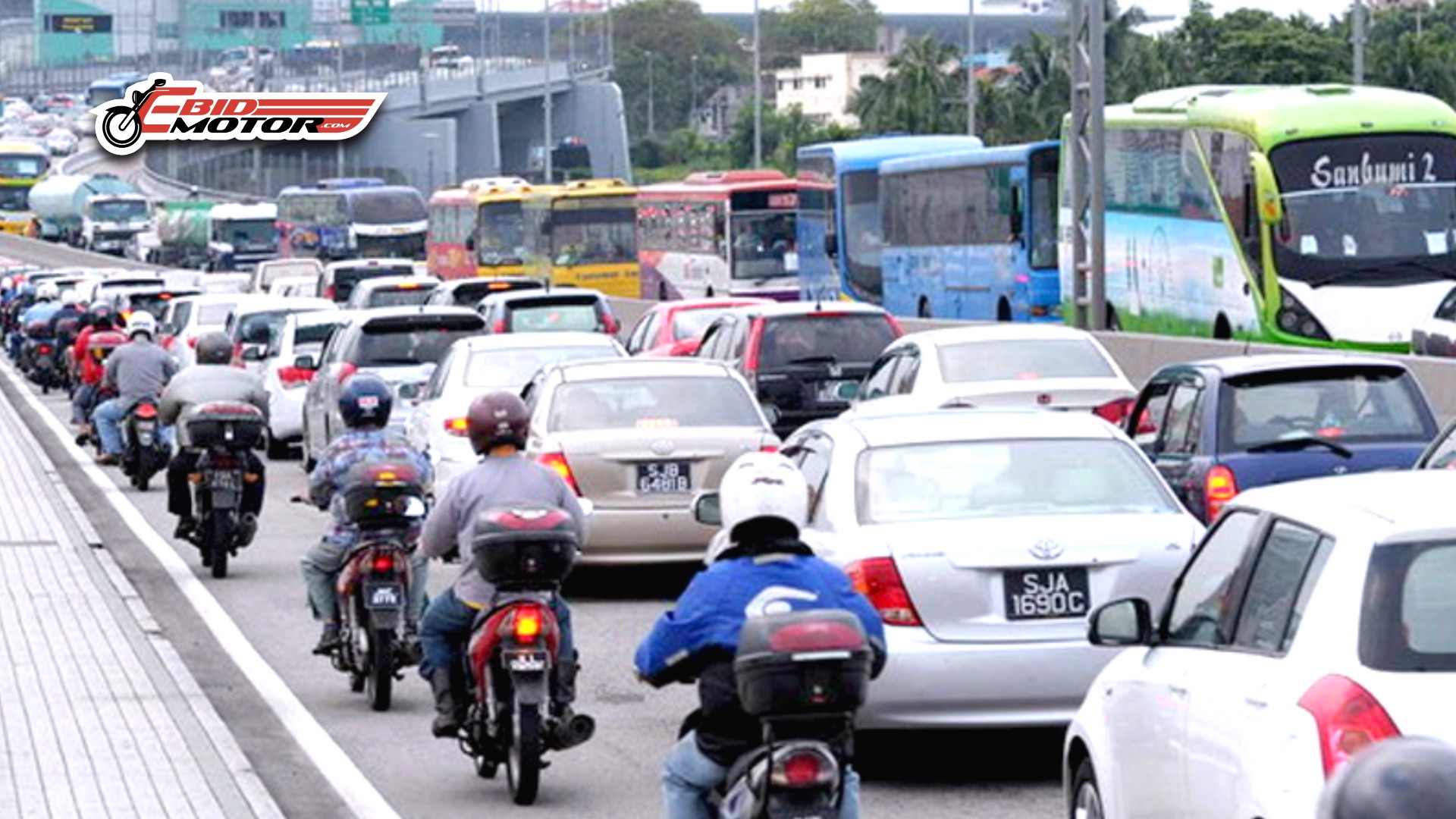 Mulai 6 April, Motor Dari Malaysia WAJIB Patuh Emisi Standard Untuk Masuk Singapura!