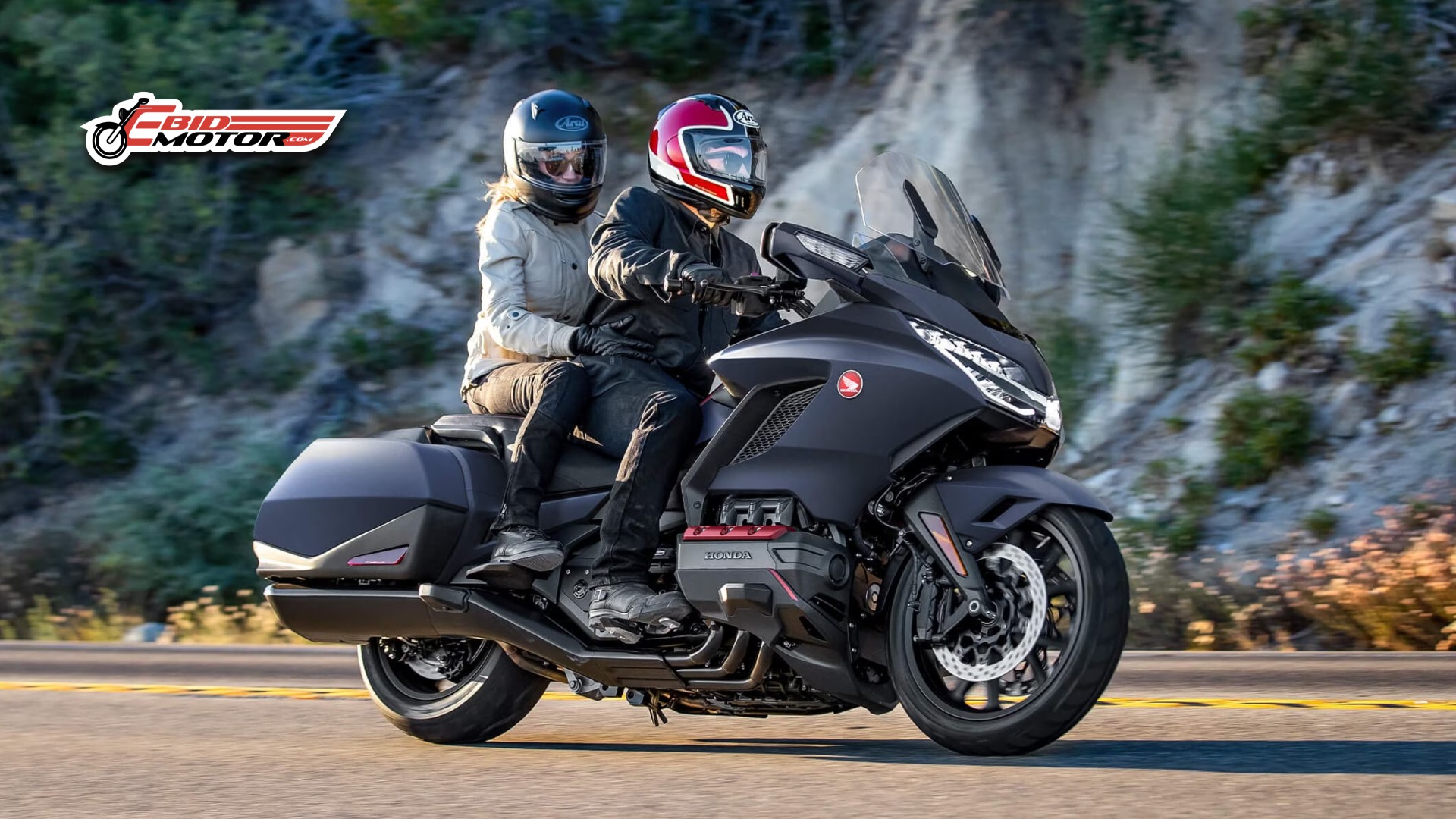 #SantaiWeekend: Adakah Honda Gold Wing Motosikal Touring Terbaik Di Dunia?