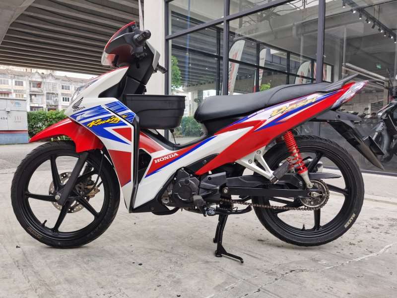 Review Dari Pengguna Honda Wave Dash 110 Fi. Patut lah Ramai 