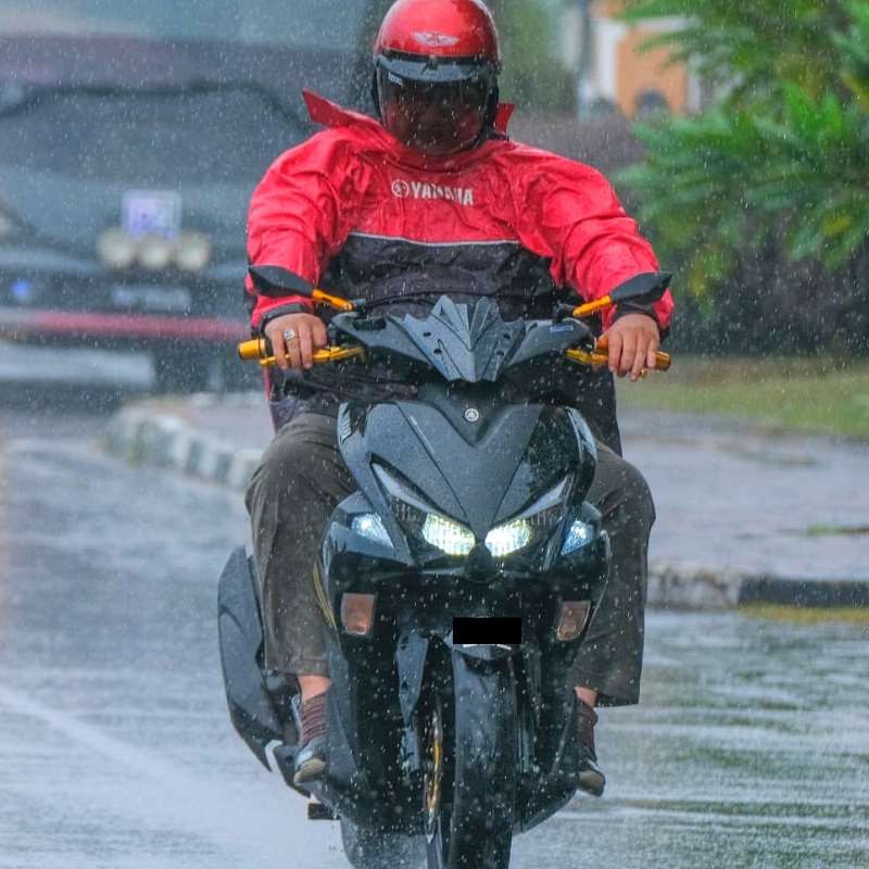 Kenapa Ramai Yang Pakai Jaket Terbalik? Ini Jawapan Mat Motor Sendiri! -  EBidMotor.com