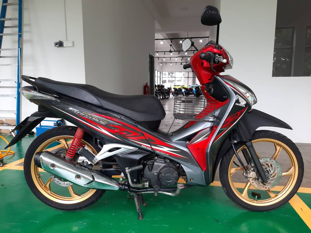 Honda Future 125 - Beli Motor Honda Melalui Bidaan Online