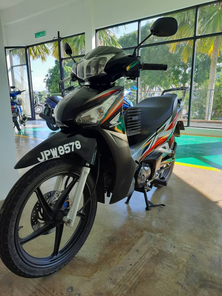 Honda Future 125 Fi - Beli Motor Honda Melalui Bidaan Online