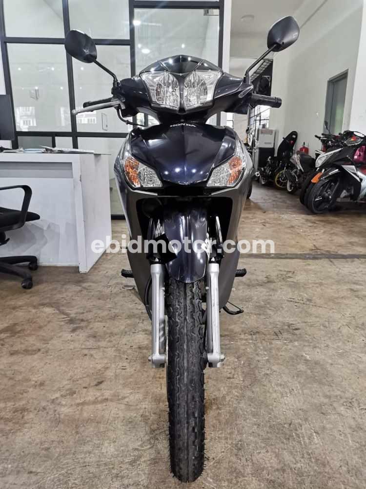 Honda Future 125 Fi - Beli Motor Honda Melalui Bidaan Online