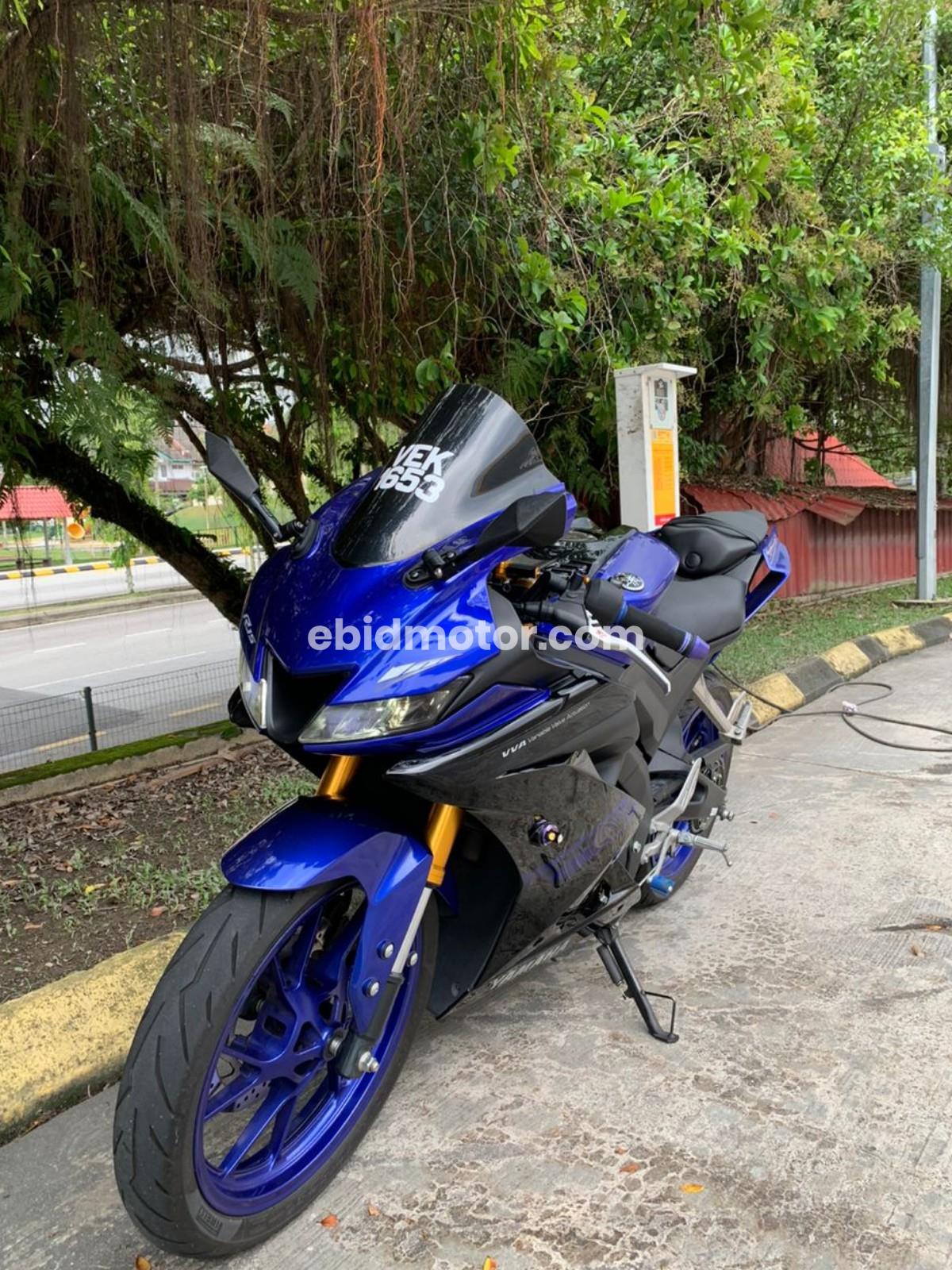 r15 v3 mileage and price